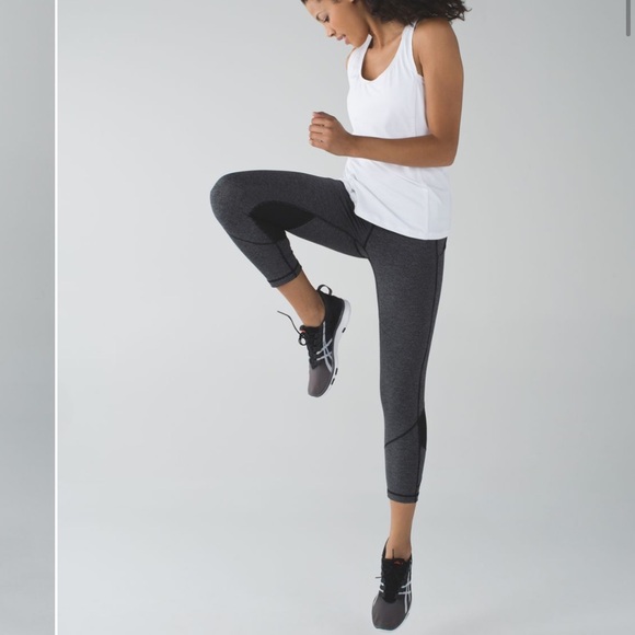 Like new VTG Lululemon Run Pace Rival Crop tights leggings size 4 - Picture 6 of 6